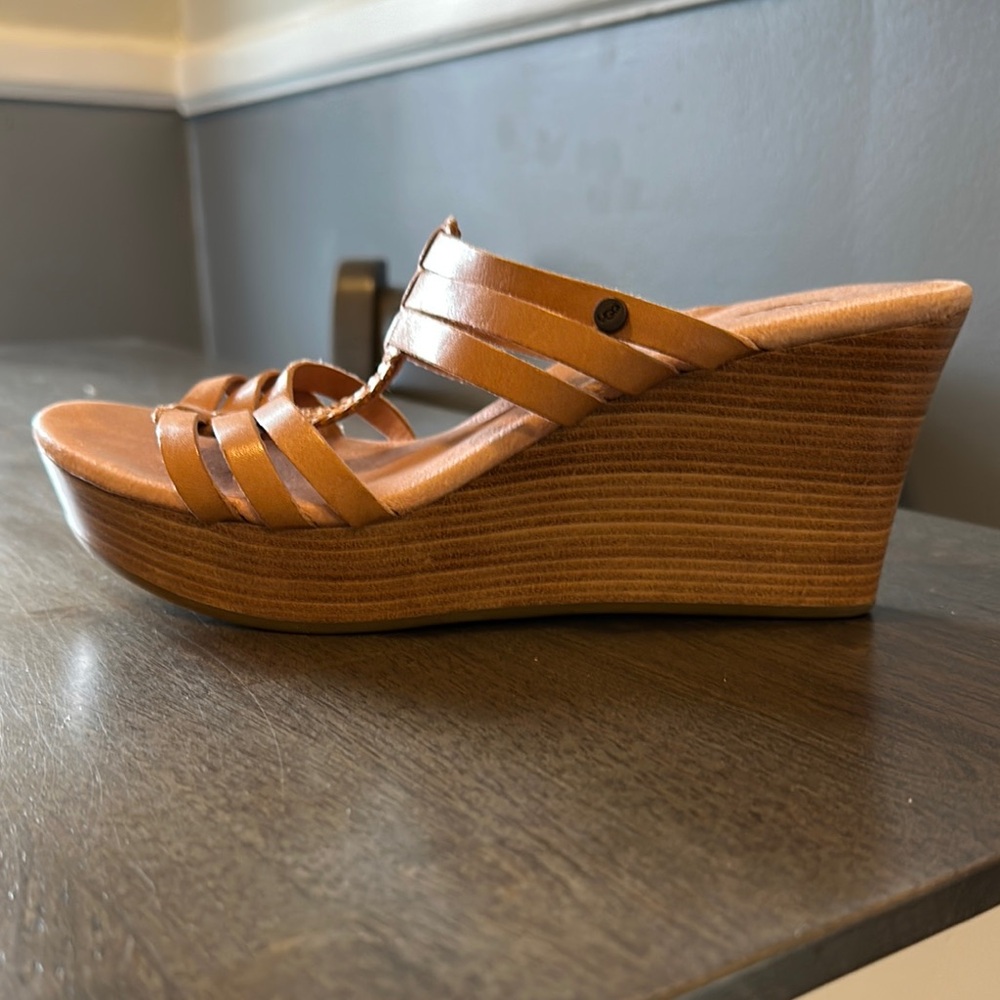 UGG Women's Tan Sandals